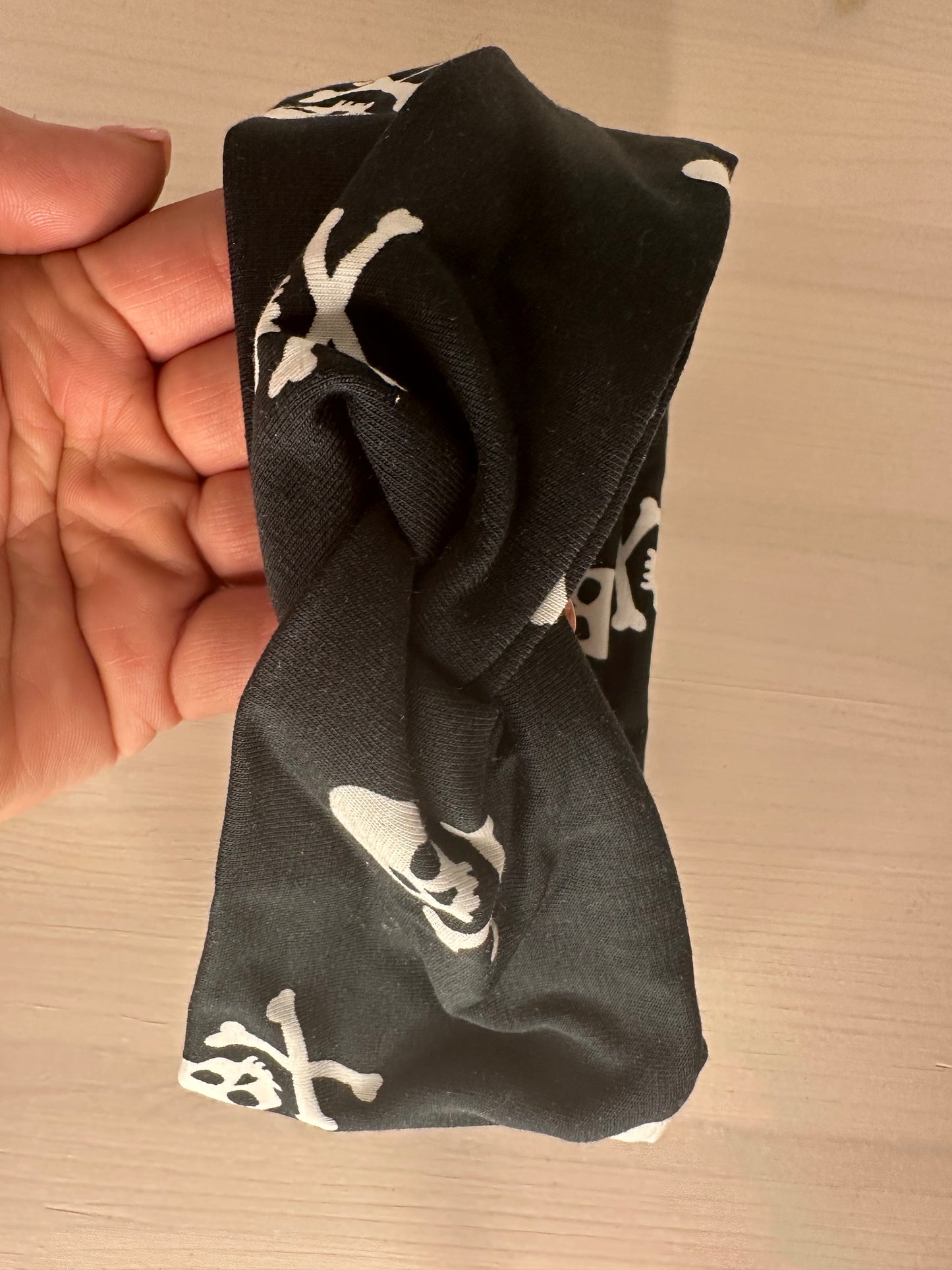 STIRNBAND „BLACK SKULL“ gedreht