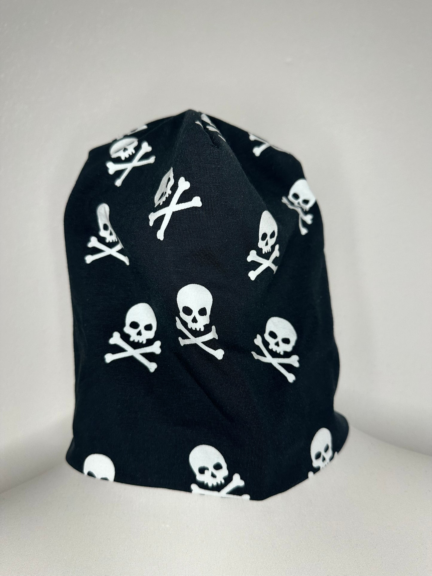 BEANIE MÜTZE „BLACK SKULL“