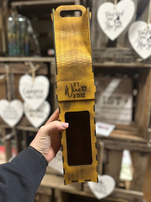 Weingeschenkebox gebeizt„Its Wine o Clock“