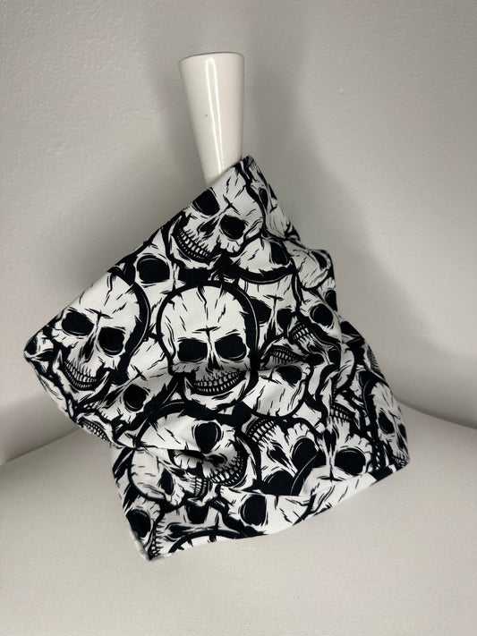 LOOP „BLACK/WHITE SKULL“
